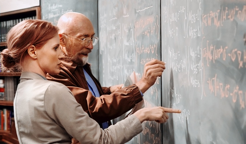 Kip Thorne helps Jessica Chastain with her boardmanship.